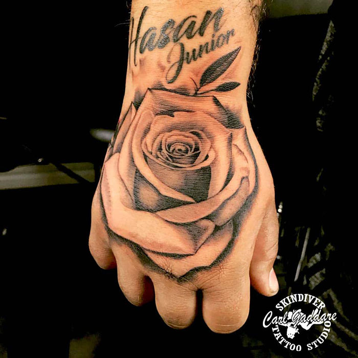 Tattoo on hand_rose_tattoo_gothenburg_tatuering